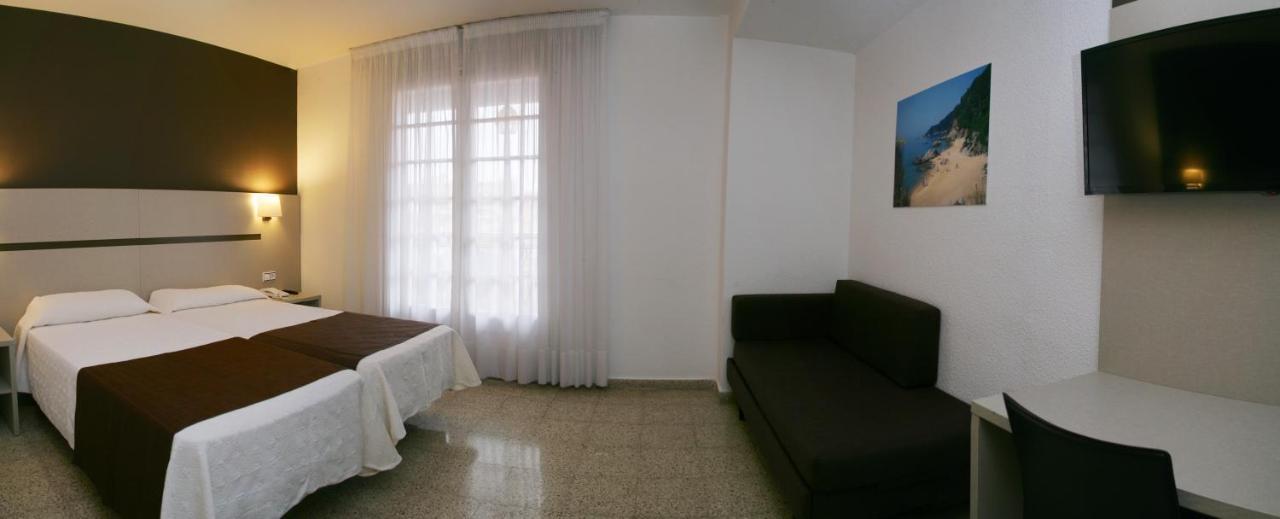 Hotel La Carolina โยเรตเดมาร์ ภายนอก รูปภาพ