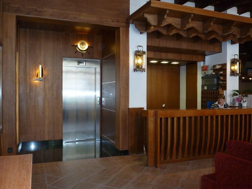Hotel La Carolina โยเรตเดมาร์ ภายนอก รูปภาพ