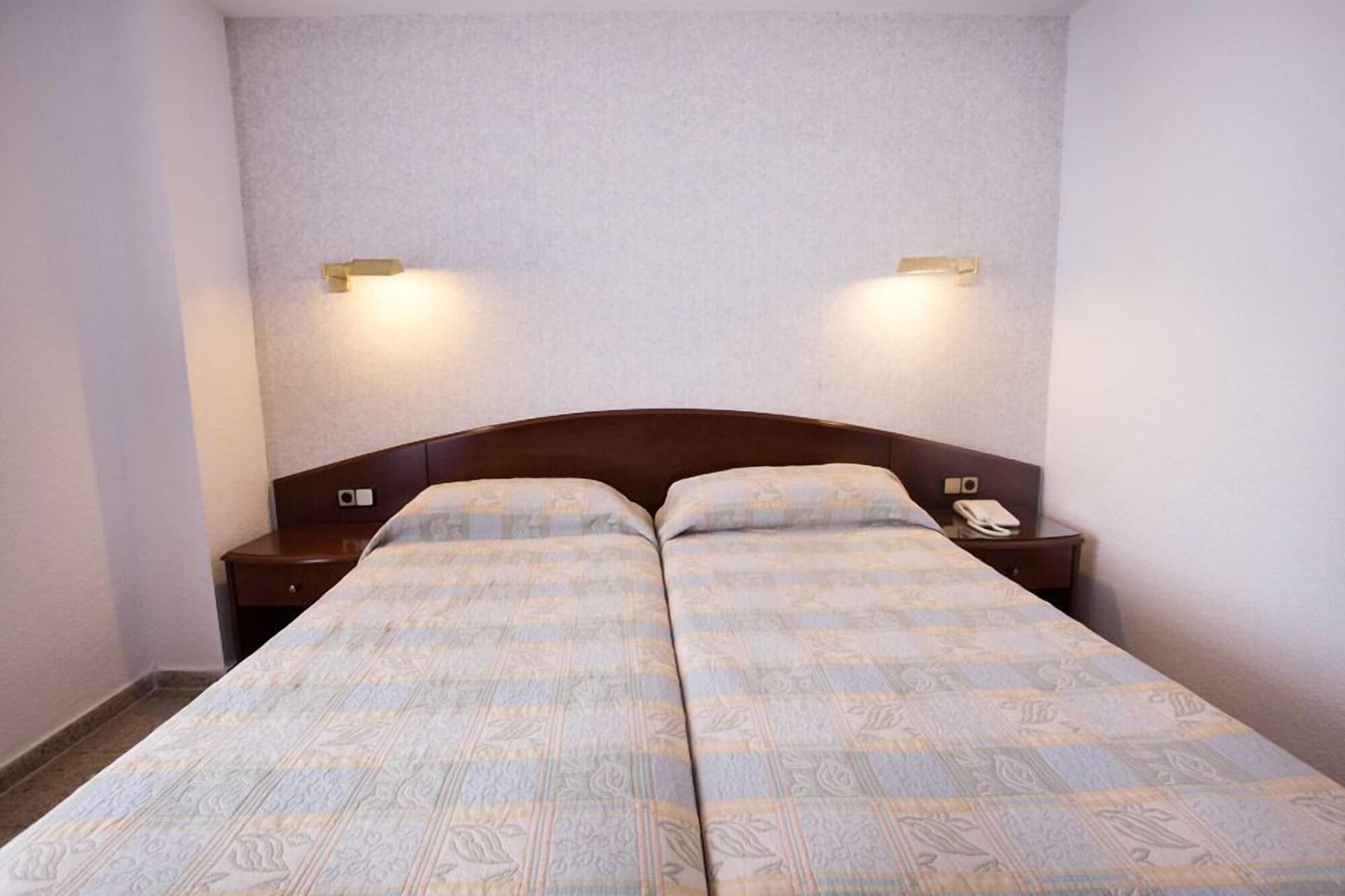 Hotel La Carolina โยเรตเดมาร์ ภายนอก รูปภาพ