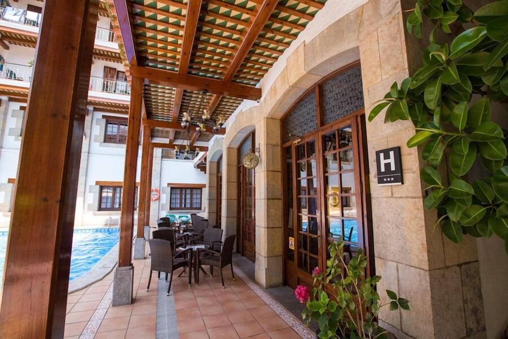Hotel La Carolina โยเรตเดมาร์ ภายนอก รูปภาพ