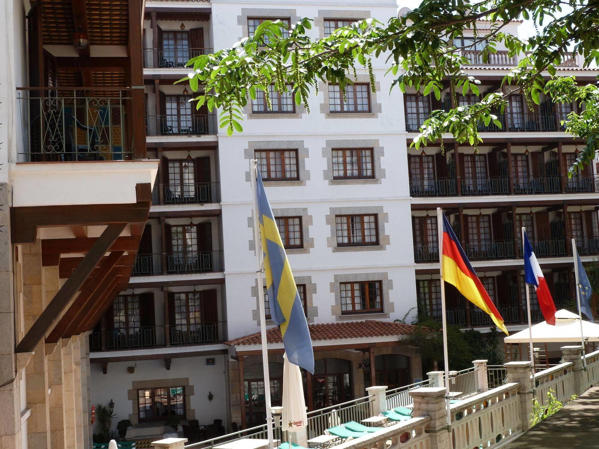 Hotel La Carolina โยเรตเดมาร์ ภายนอก รูปภาพ