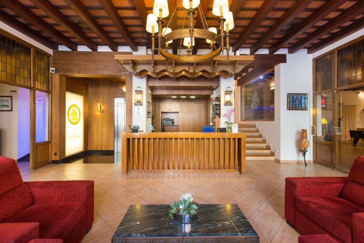 Hotel La Carolina โยเรตเดมาร์ ภายนอก รูปภาพ